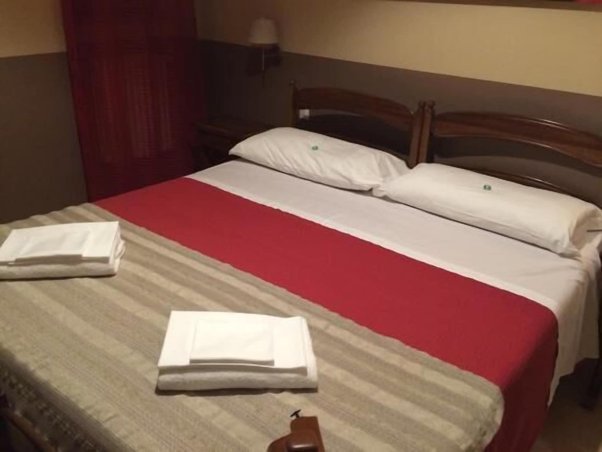 Hotel Properzio Ассізі Екстер'єр фото