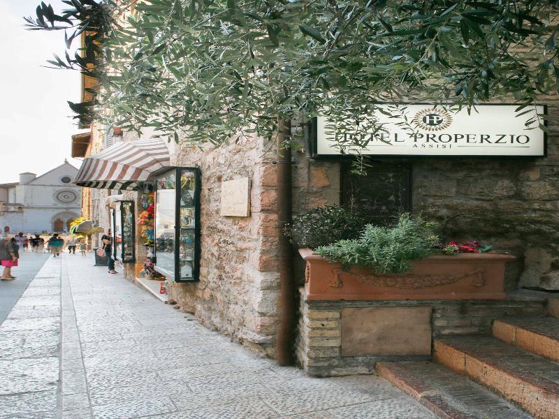 Hotel Properzio Ассізі Екстер'єр фото