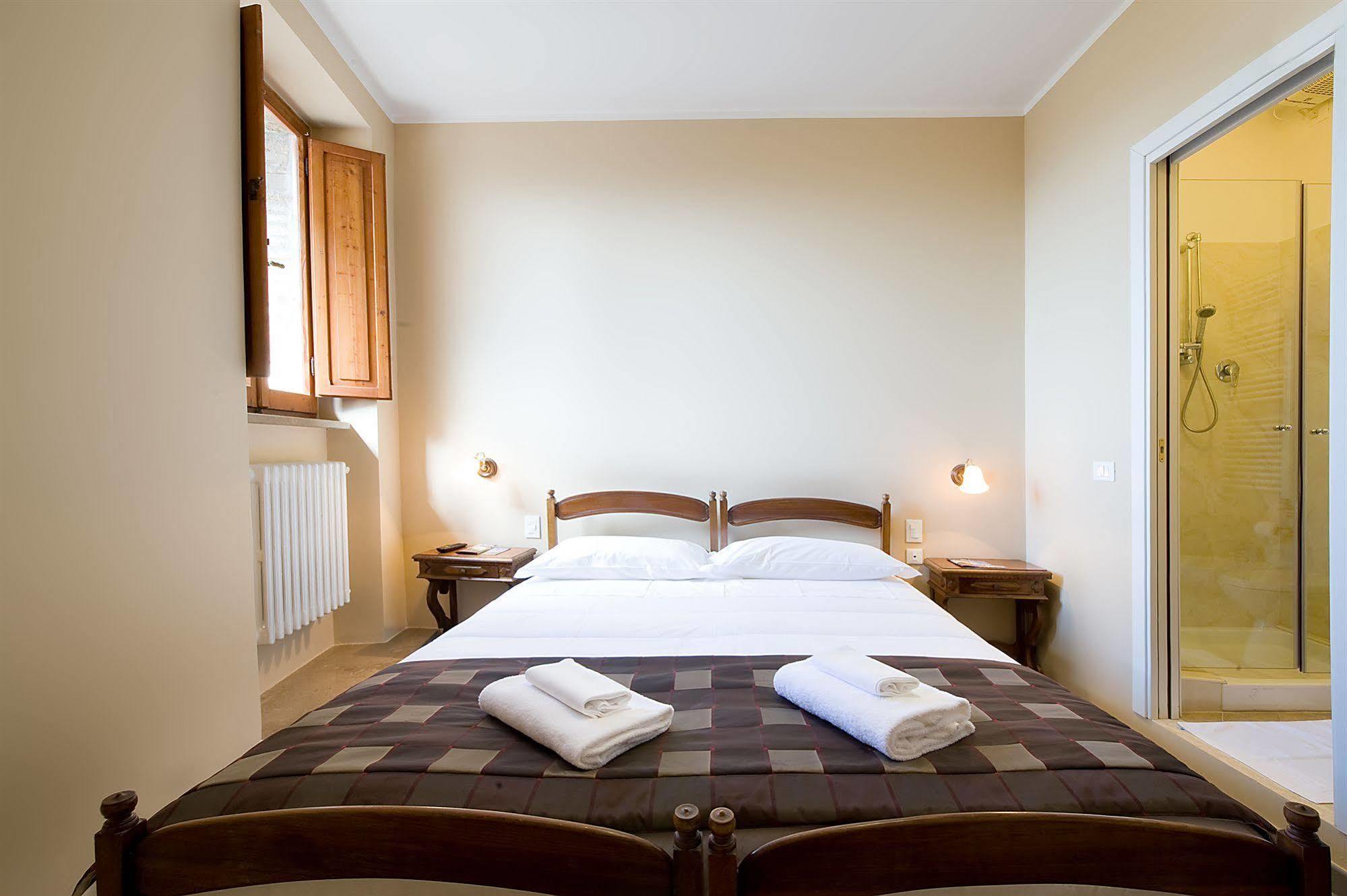Hotel Properzio Ассізі Екстер'єр фото