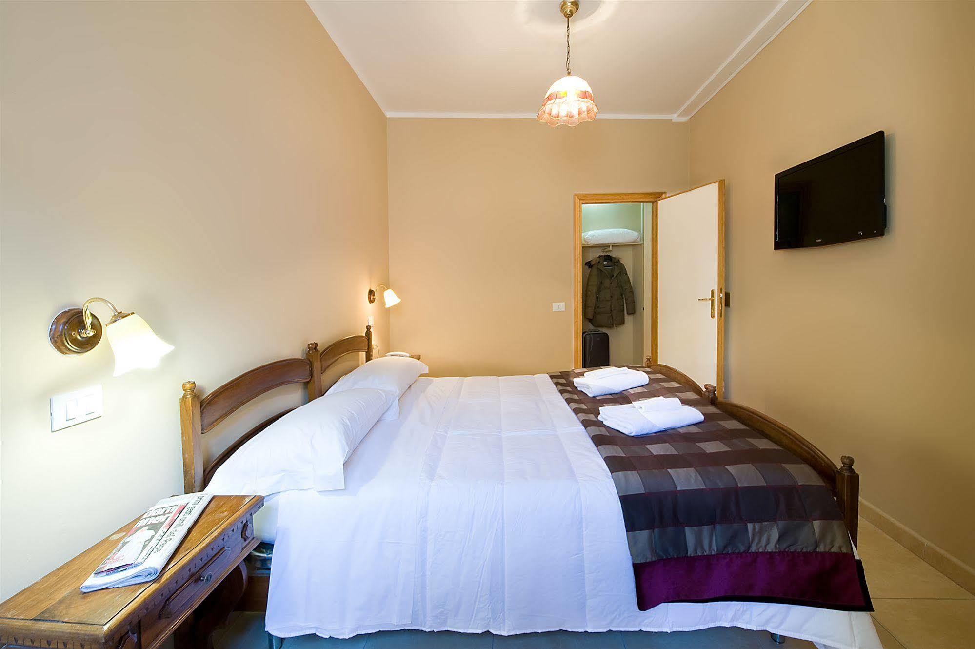 Hotel Properzio Ассізі Екстер'єр фото