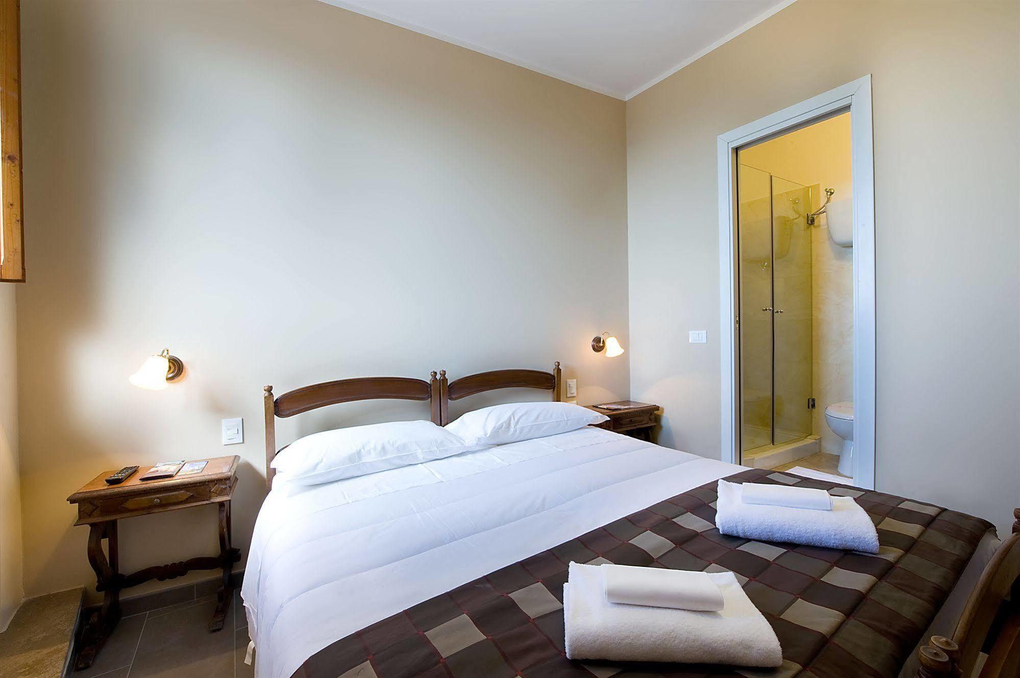 Hotel Properzio Ассізі Екстер'єр фото